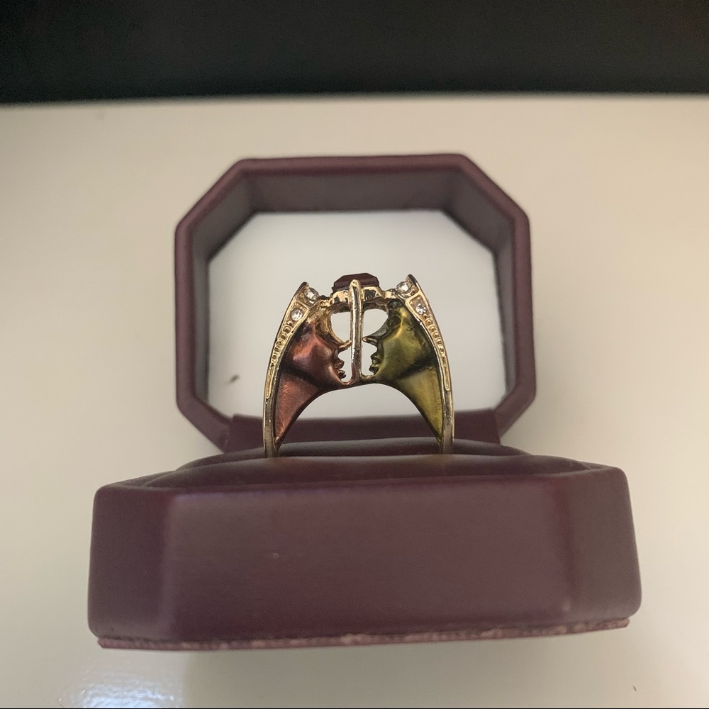 unique ring with two faces - Picture 2 of 11